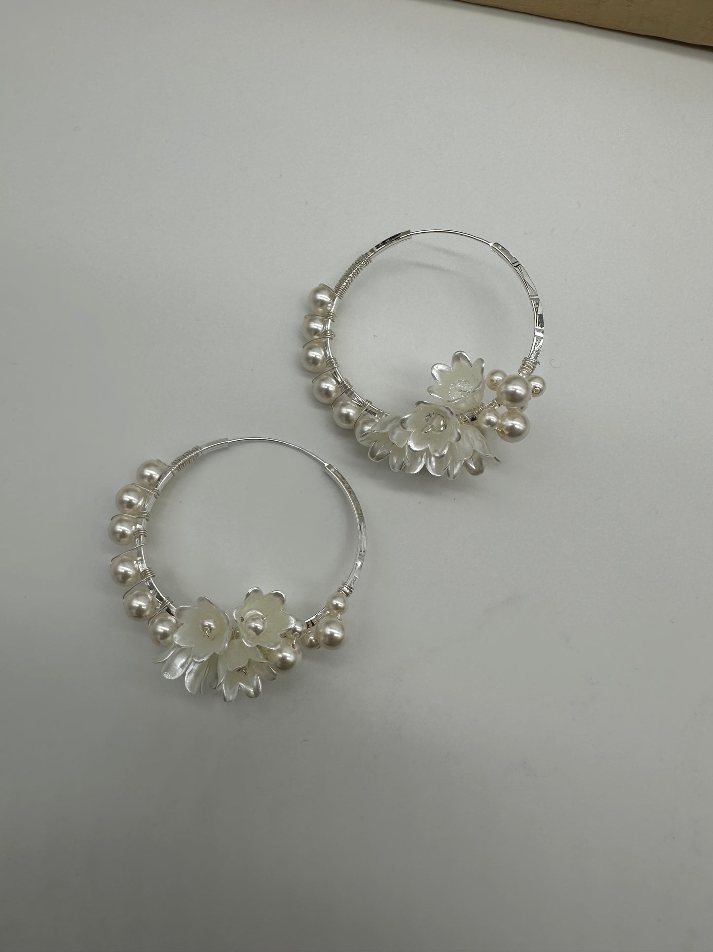 Handmade earrings, Dangle Earrings Swarovski pearl with 925 sterling silver hook