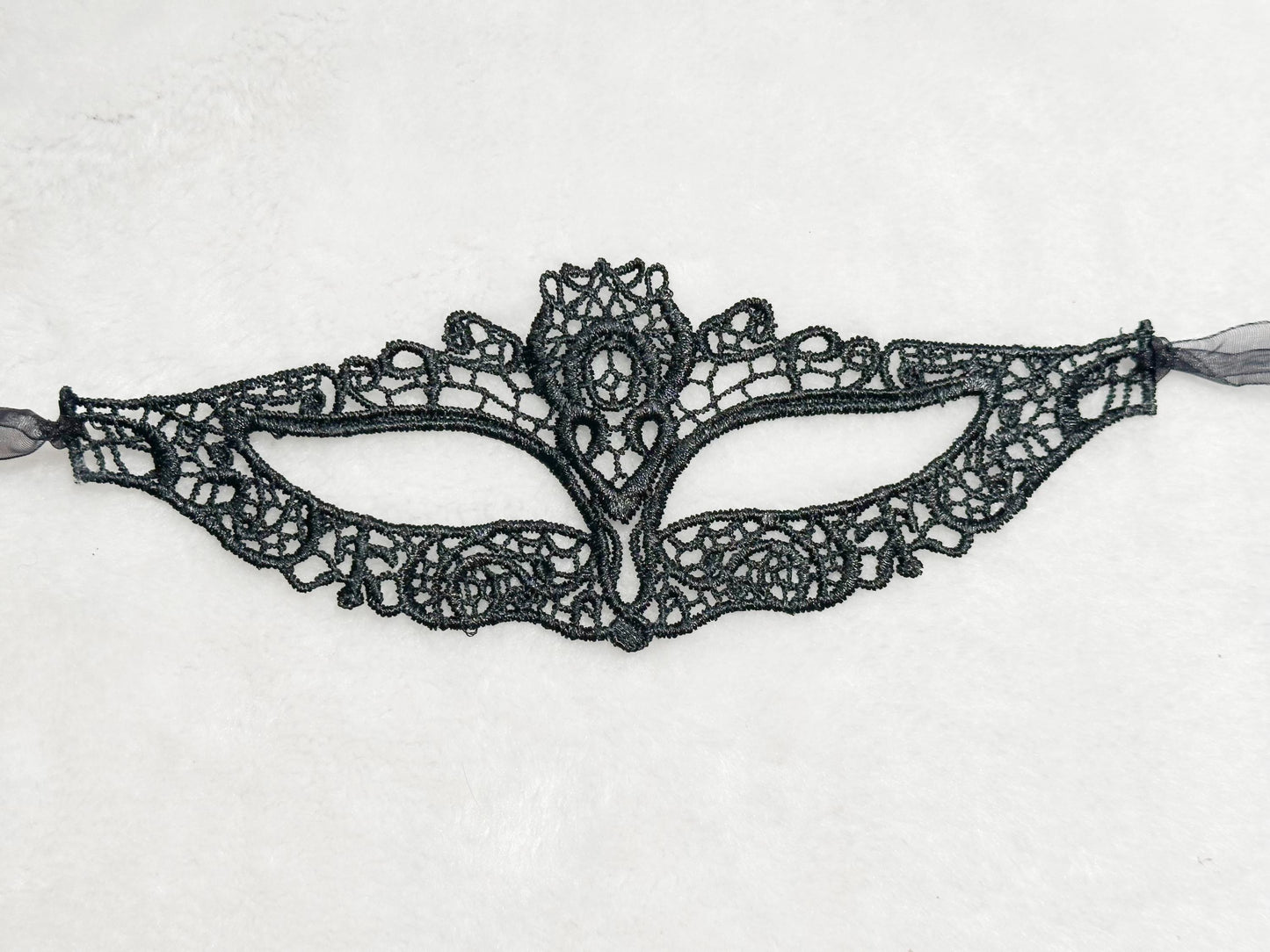 Luxury Masquerade Mask Womens Lace Eye Mask for Ball Proms and Party, Halloween Party( The eyes are larger side)