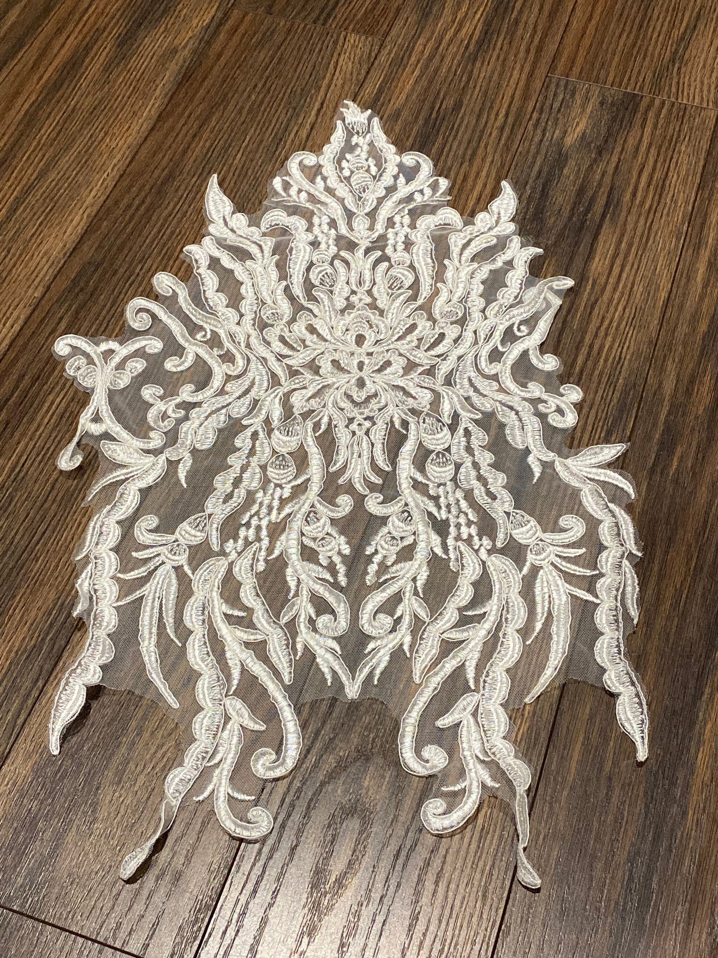 E13 One Piece Off White Color Lace Neckline Trim applique,Wedding Dress applique, Lace Neckline Trim Embroidery Patch size: 18”x12”