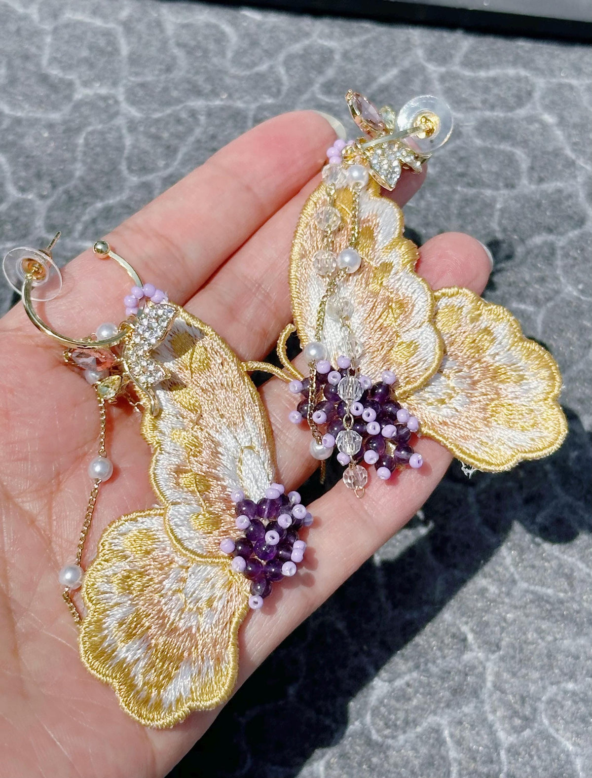 Handmade Pearl Cat Paw Dangle Earrings: Gold Plated Hook