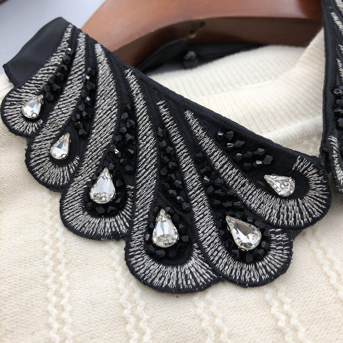 Beaded White Detachable Collar: Women's Fashion Lapel