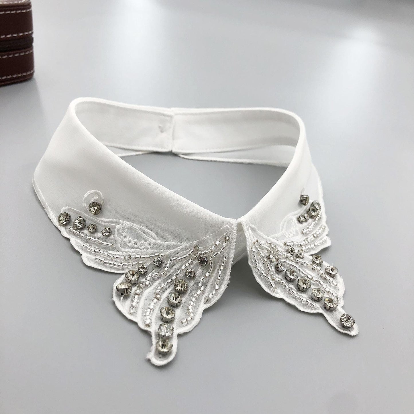 Beaded White False Collar: Vintage Detachable Shirt Collar